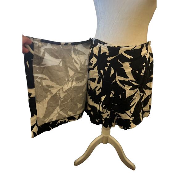 Cache Vintage Black & White Abstract Tropical Floral Wrap Skort, Women's Size 8 - Picture 2 of 6